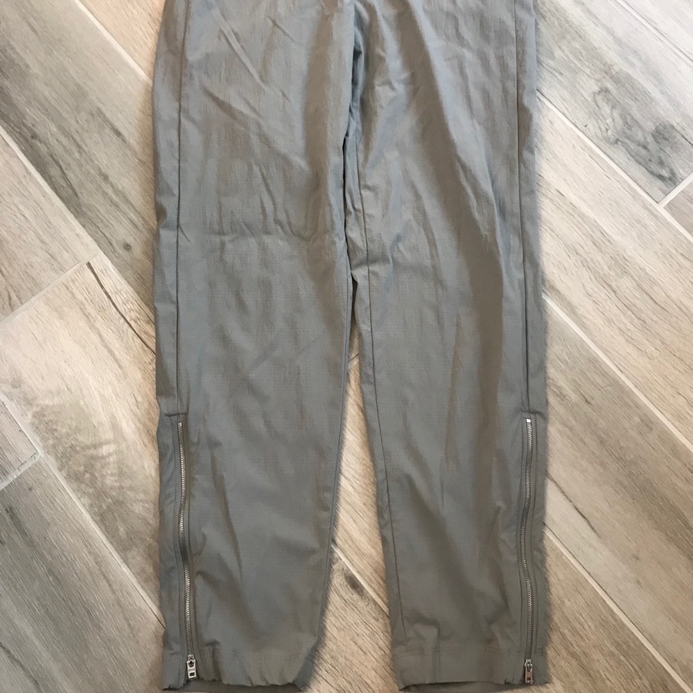 Athleta trekkie crop